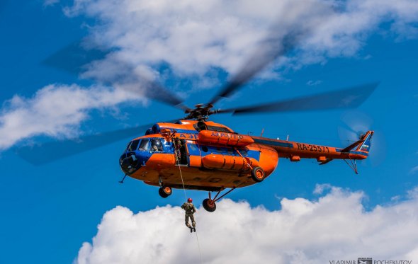 Тренировка парашютистов и спасателей